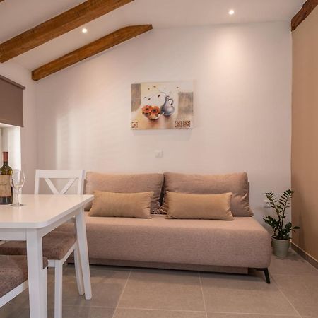 Aaa Apartments & Rooms With Free Parking Pula Extérieur photo