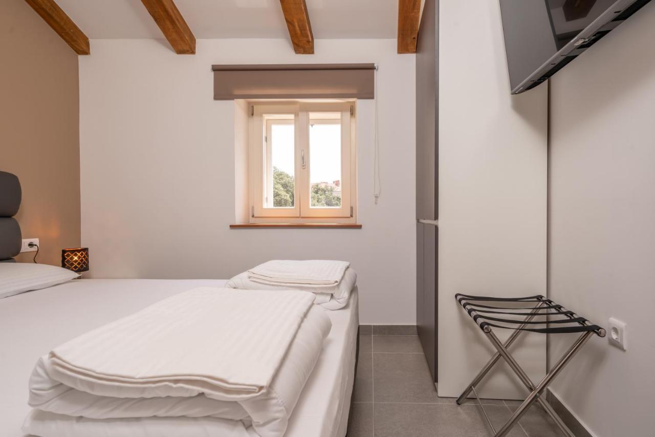 Aaa Apartments & Rooms With Free Parking Pula Extérieur photo