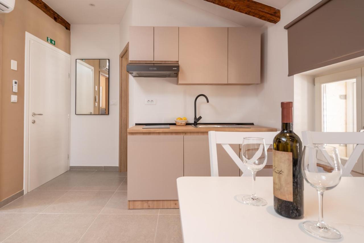Aaa Apartments & Rooms With Free Parking Pula Extérieur photo