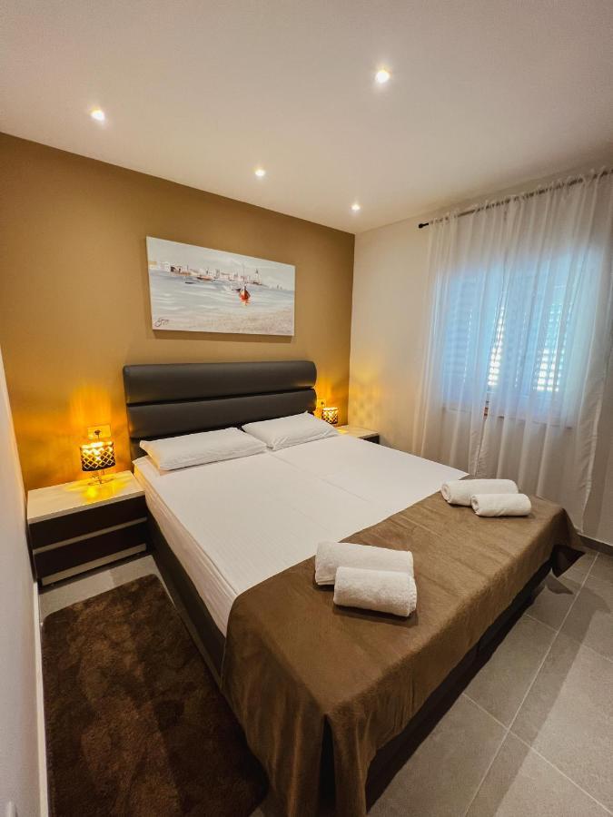 Aaa Apartments & Rooms With Free Parking Pula Extérieur photo